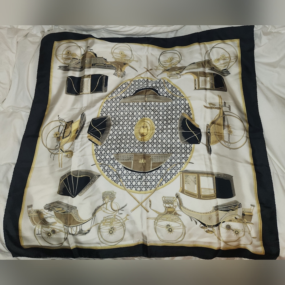 HERMÉS Les Voitures A Transformation Black Gold Carriages Silk Scarf